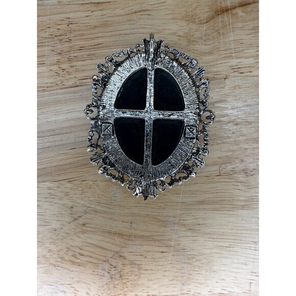 Vintage-Inspired Victorian Style Cameo Pendant With Ornate Metal Frame & Rhinest - Picture 4 of 6